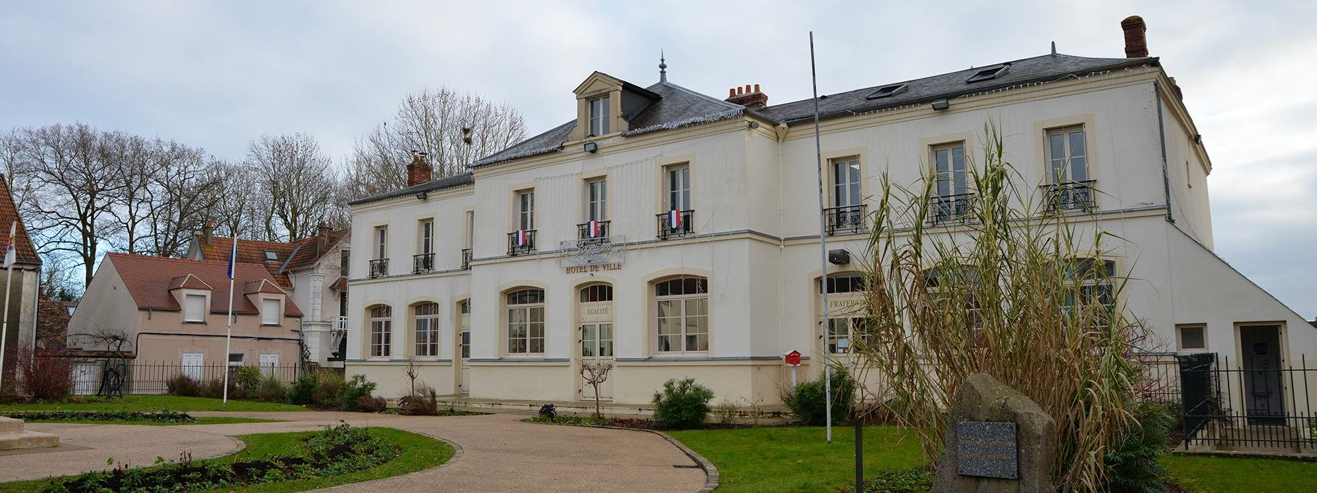 Mairie de la ville d'Etréchy, siège de la CCEJR