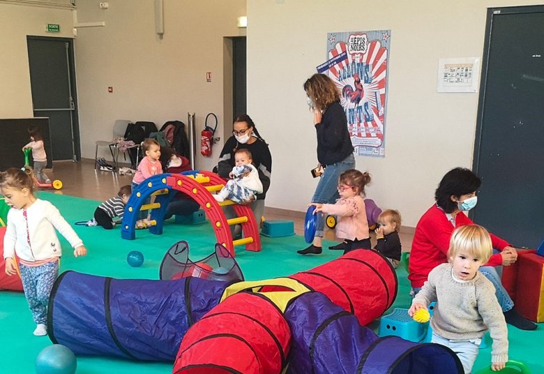 enfants entrain de jouer